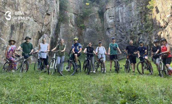 У Вінниці провели благодійну велоекскурсію найдавнішою частиною міста У Вінниці провели благодійну велоекскурсію найдавнішою частиною міста
