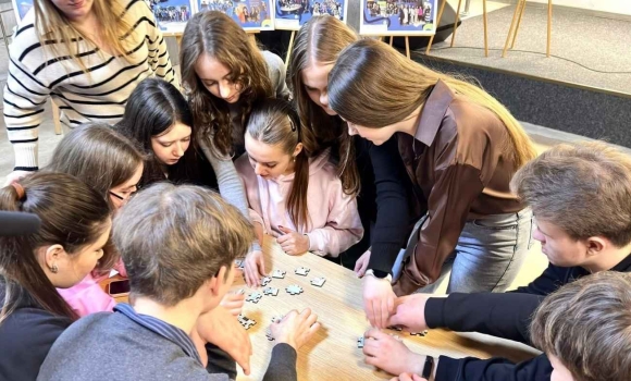 У Вінниці відкрилась ювілейна фотовиставка «20 років — 20 кроків» У Вінниці відкрилась ювілейна фотовиставка «20 років — 20 кроків»