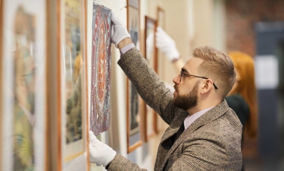 У Вінниці відкривається виставка творів вінницьких художників «Залюблені у світ» У Вінниці відкривається виставка творів вінницьких художників «Залюблені у світ»