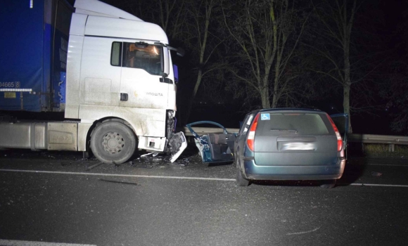 У Вінниці внаслідок зіткнення з вантажівкою загинули дві пасажирки та водій легковика У Вінниці внаслідок зіткнення з вантажівкою загинули дві пасажирки та водій легковика