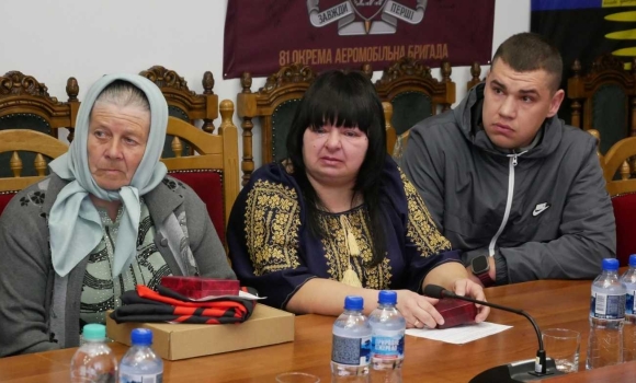 У Вінниці вручили посмертні нагороди рідним дев'яти полеглих Захисників України У Вінниці вручили посмертні нагороди рідним дев'яти полеглих Захисників України