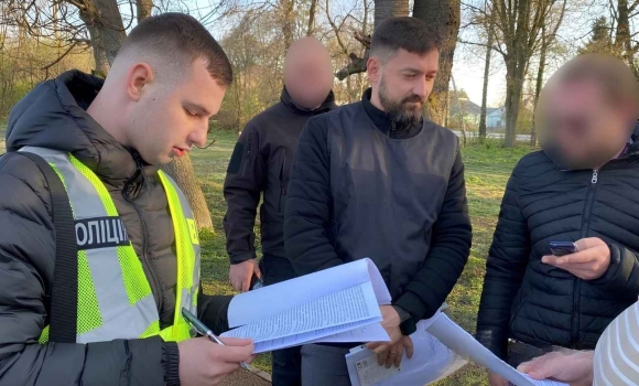 У Вінниці викрили лікаря, який різав здорових чоловіків, щоб «відмазати» від армії У Вінниці викрили лікаря, який різав здорових чоловіків, щоб «відмазати» від армії