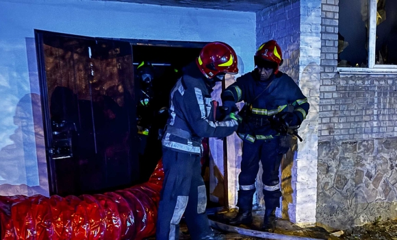 У вінницькій багатоповерхівці спалахнула пожежа у коморі – вогонь приборкали бійці ДСНС У вінницькій багатоповерхівці спалахнула пожежа у коморі – вогонь приборкали бійці ДСНС