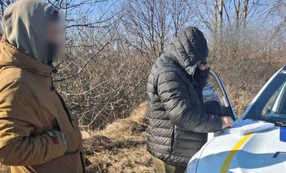 У Вінницькому районі затримали “чорного лісоруба”, який зрізав 62 акації У Вінницькому районі затримали “чорного лісоруба”, який зрізав 62 акації