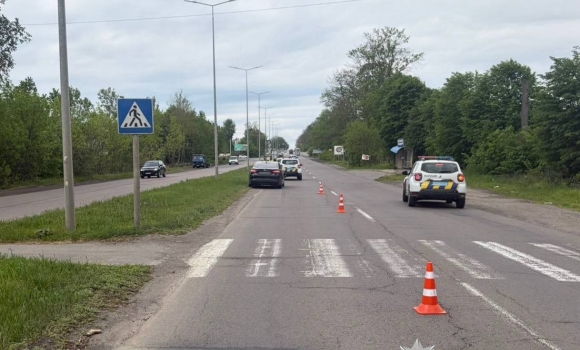 На Барському шосе у Вінниці водій Ford збив 18-річного пішохода На Барському шосе у Вінниці водій Ford збив 18-річного пішохода