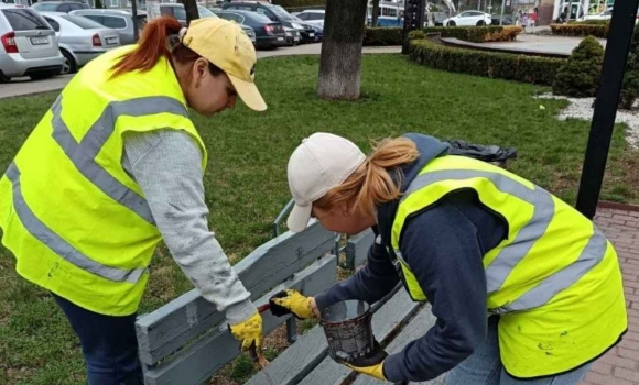 Весняне оновлення Вінниці понад 300 нових дерев та свіжа фарба на об'єктах благоустрою Весняне оновлення Вінниці понад 300 нових дерев та свіжа фарба на об'єктах благоустрою