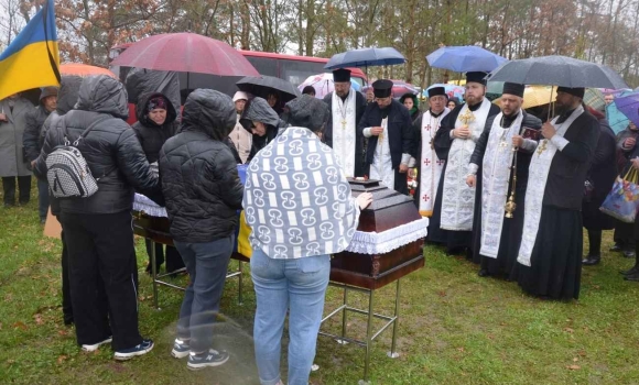 Від робітника заводу до командира гармати Літинська громада прощалася з 30-річним артилеристом Від робітника заводу до командира гармати Літинська громада прощалася з 30-річним артилеристом