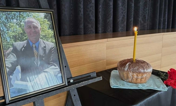 Вінничани прощались з легендою сцени — заслуженим артистом України Анатолієм Кондюком Вінничани прощались з легендою сцени — заслуженим артистом України Анатолієм Кондюком