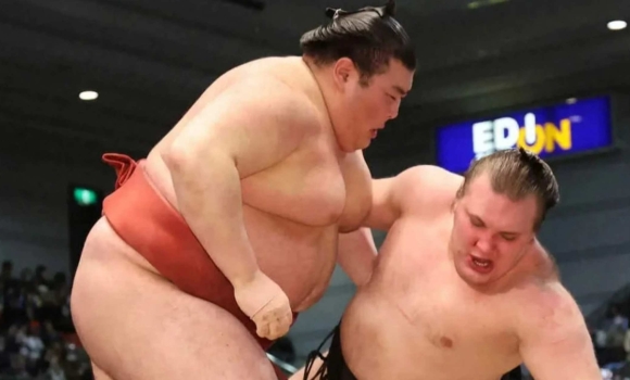 Вінницький сумоїст Аонішікі ще раз програв на турнірі Haru Basho Вінницький сумоїст Аонішікі ще раз програв на турнірі Haru Basho