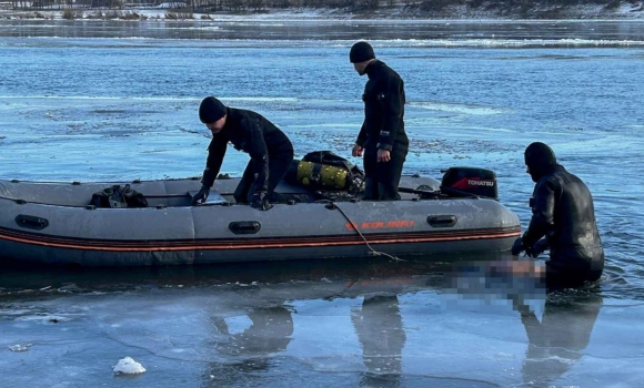 Водолази дістали з Дністра тіло 31-річного потопельника Водолази дістали з Дністра тіло 31-річного потопельника