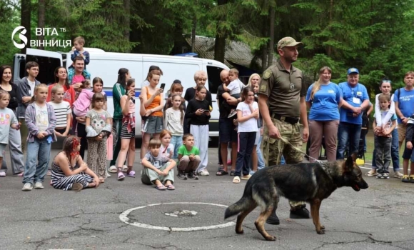 Вихованці центру «ЯМаріуполь» отримали урок безпеки від поліції Вінниччини Вихованці центру «ЯМаріуполь» отримали урок безпеки від поліції Вінниччини