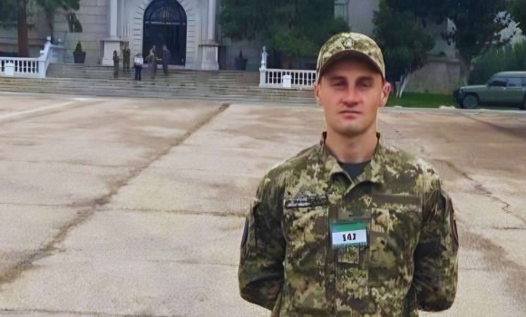 Вже не в полоні на Вінниччині громада з прапорами та квітами зустріла свого Героя Вже не в полоні на Вінниччині громада з прапорами та квітами зустріла свого Героя