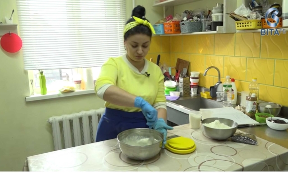 Як спекти рум'яні крафіни з апельсиновою цедрою авторський рецепт великодньої випічки Як спекти рум'яні крафіни з апельсиновою цедрою авторський рецепт великодньої випічки