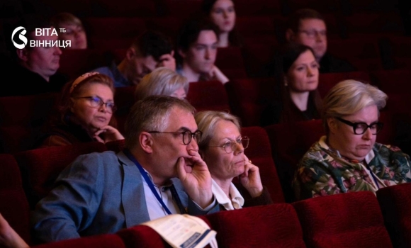 Європа вивчає досвід Вінниці як у місті переосмислили радянські меморіали та Меморіал Слави Європа вивчає досвід Вінниці як у місті переосмислили радянські меморіали та Меморіал Слави