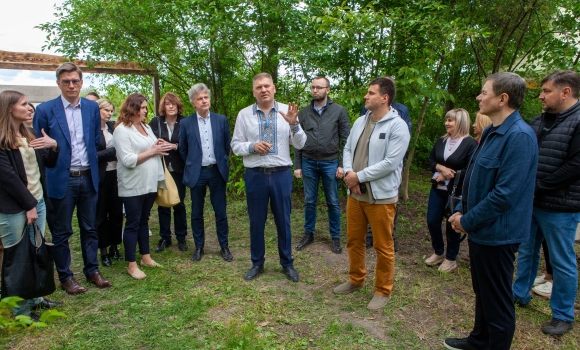 Європейські партнери побачили, як працює найстаріша пасіка у Вінницькій громаді