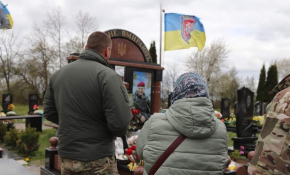 Йому мало виповнитися 44 на Вінниччині вшанували пам’ять легендарного полковника КОРДу Йому мало виповнитися 44 на Вінниччині вшанували пам’ять легендарного полковника КОРДу
