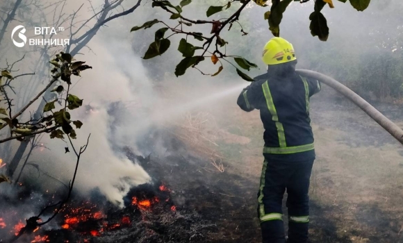 Загорівся на ходу у Вінниці автомобіль спалахнув через несправну проводку Загорівся на ходу у Вінниці автомобіль спалахнув через несправну проводку