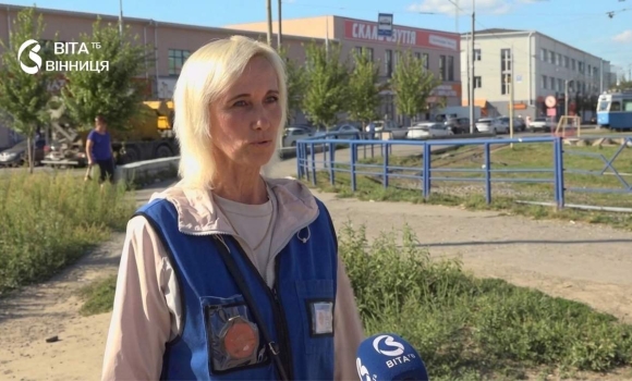 Заради лайків у TikTok підліток влаштував виставу перед контролерками у вінницькому трамваї Заради лайків у TikTok підліток влаштував виставу перед контролерками у вінницькому трамваї