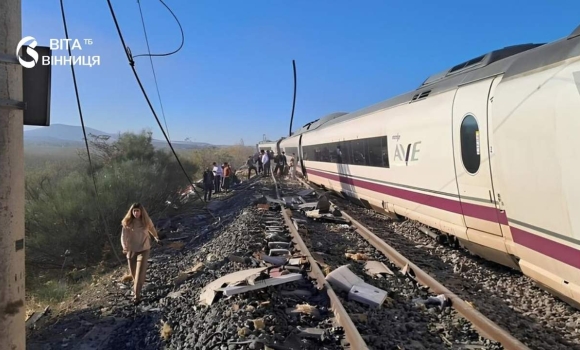 Збій безпеки на 63 кілометрах колії як сталося зіткнення потягів на лінії Мадрид — Севілья Збій безпеки на 63 кілометрах колії як сталося зіткнення потягів на лінії Мадрид — Севілья