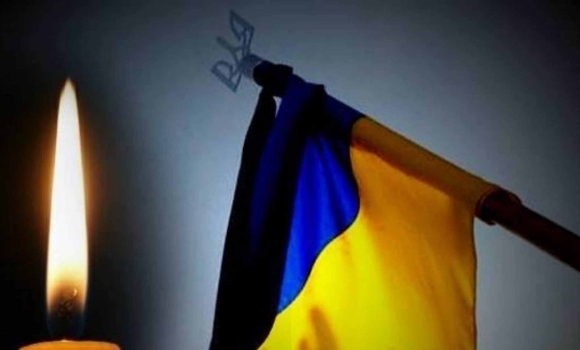 Жмеринська громада приспустить прапори на знак скорботи за загиблим земляком Жмеринська громада приспустить прапори на знак скорботи за загиблим земляком