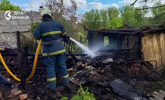 Згорів разом зі своїм будинком фатальна звичка призвела до страшної смерті на Гайсинщині Згорів разом зі своїм будинком фатальна звичка призвела до страшної смерті на Гайсинщині