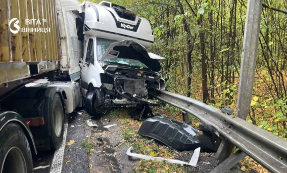Зіткнулись два легковики та дві вантажівки на об'їзній під Вінницею сталася масштабна аварія Зіткнулись два легковики та дві вантажівки на об'їзній під Вінницею сталася масштабна аварія