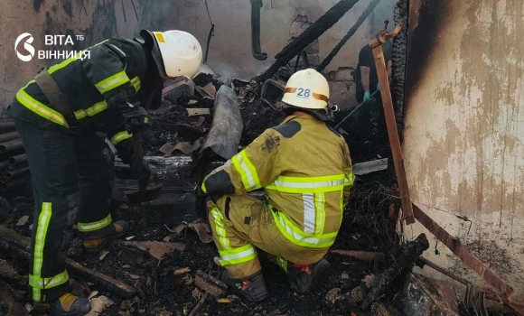 Знайшли біля автомобіля на Вінниччині у пожежі загинув 52-річний чоловік Знайшли біля автомобіля на Вінниччині у пожежі загинув 52-річний чоловік